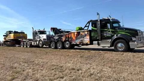 Heavy truck towing near Haven, KS