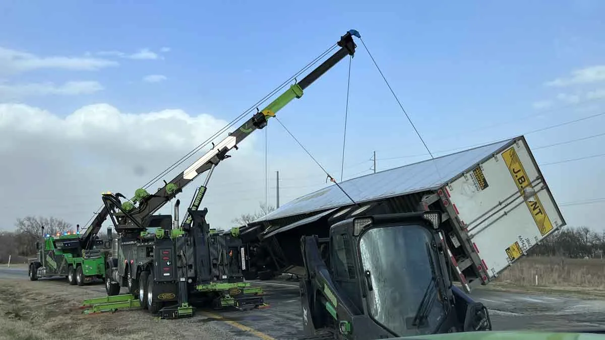 Heavy recovery on I-35 in Kansas