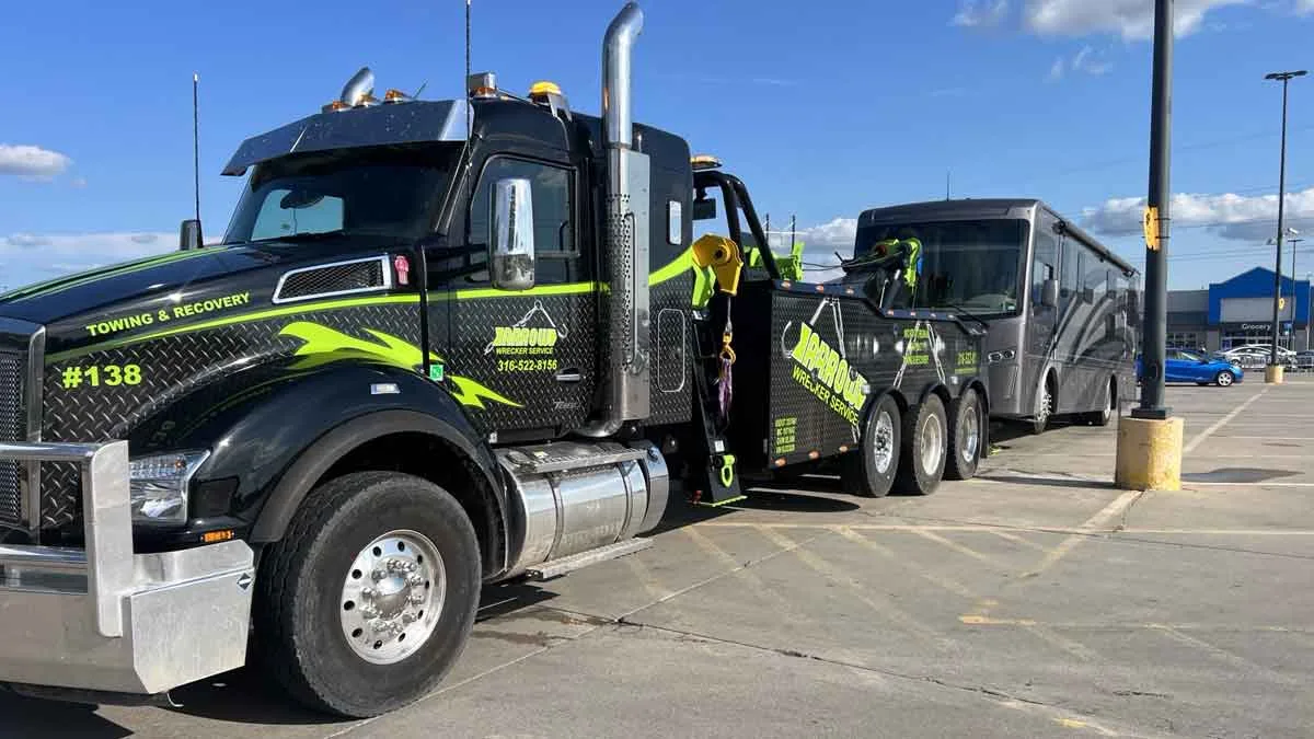 RV and motor home towing in Kansas