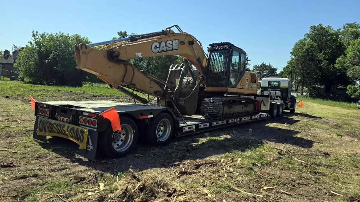 Arrow equipment hauling in Central Kansas